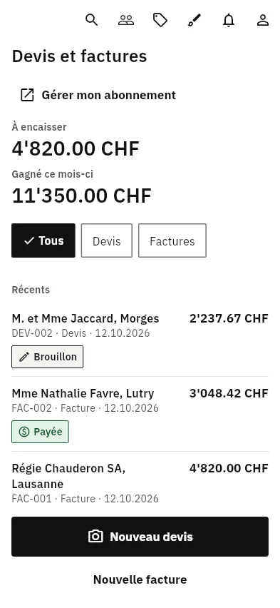 Pantalla de inicio de Offrizo (app en francés): importes por cobrar y ganados este mes, filtros Todos / Presupuestos / Facturas, lista de los documentos recientes con su estado, botón «Nouveau devis» (nuevo presupuesto).